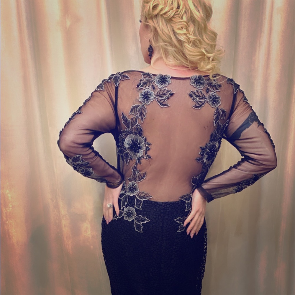 🆕 Listing! Stunning evening gown - black
